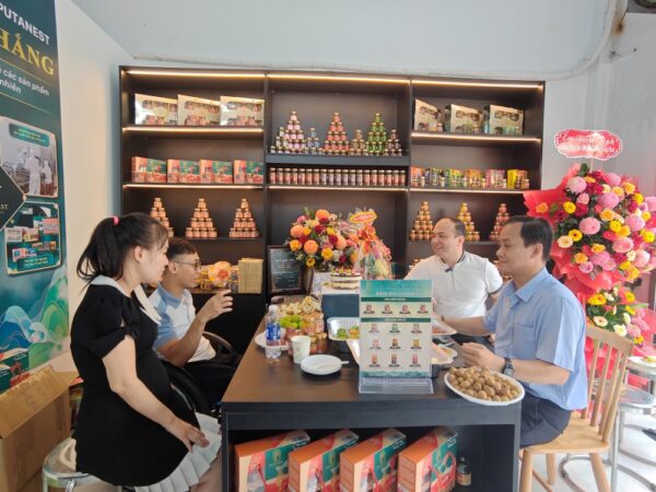 Ai không nên ăn yến sào